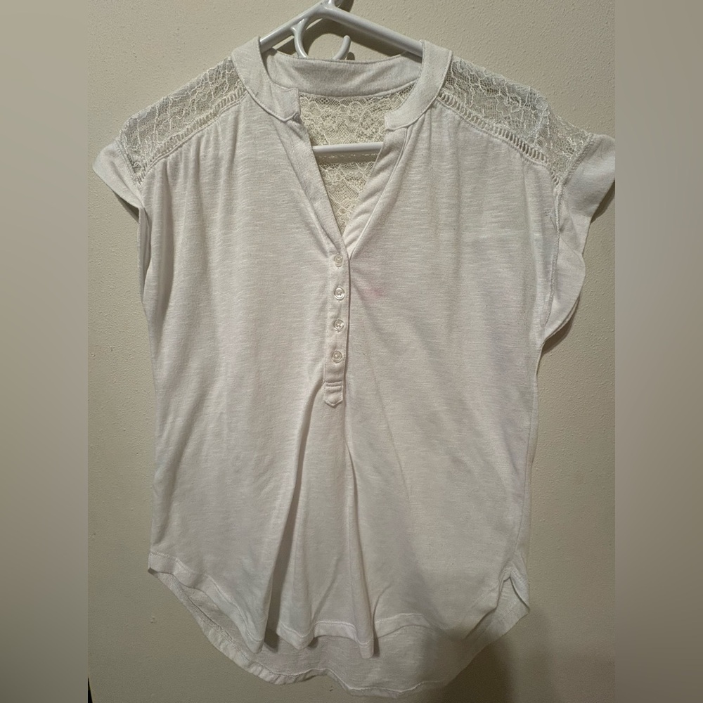 No Boundaries Size M (7-9) White Woman Blouse with floral design shoulder